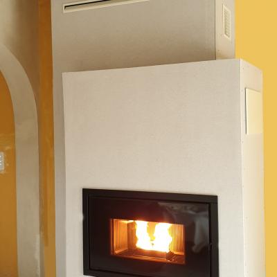 Foyer à granulé MCZ Vivo 90 10,5 kW avec décalage de hotte isolée