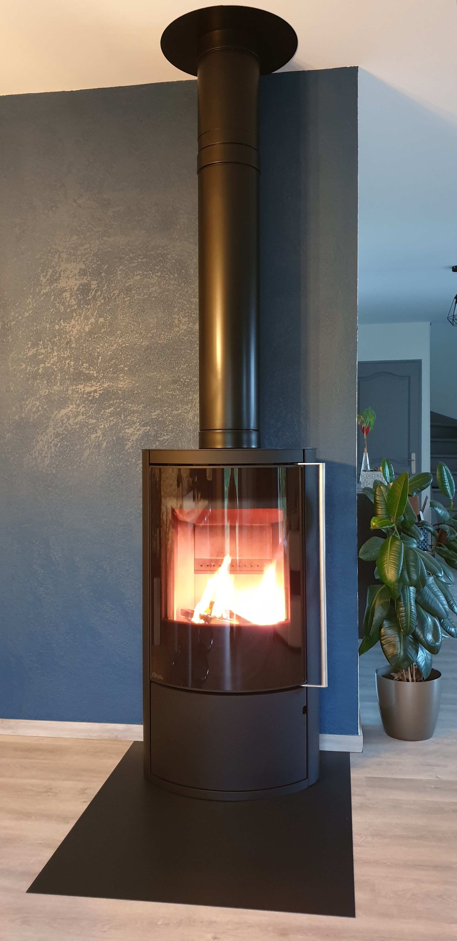 Fonte Flamme Mesa 9kW sur conduit MODINOX PTR30 150mm (Lemdpes)